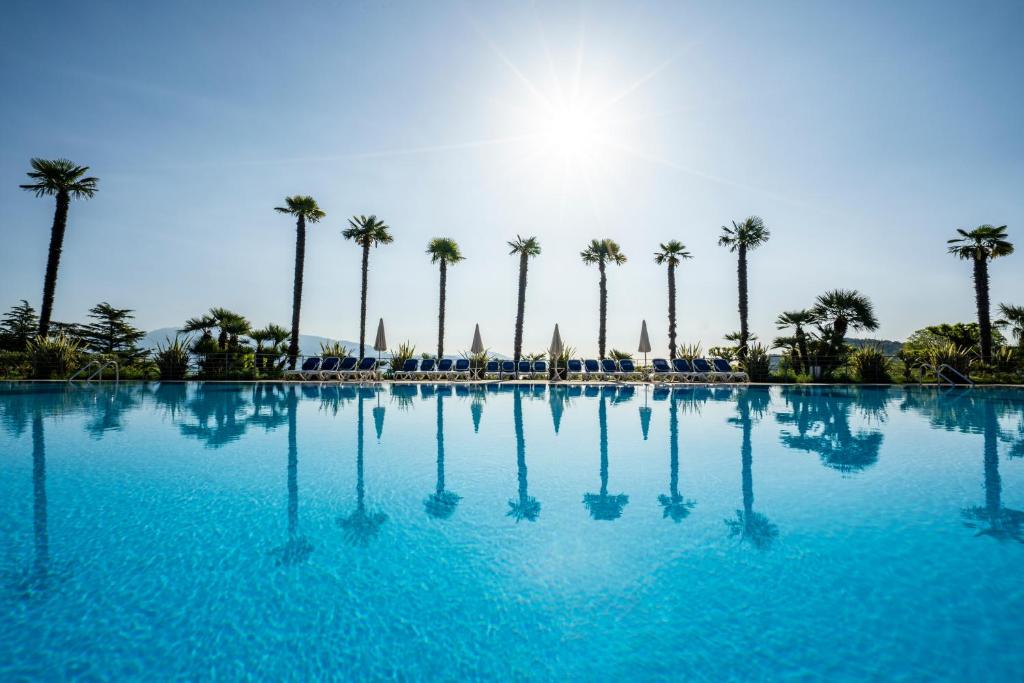 Bazén v ubytování Onda Blu Resort nebo v jeho okolí