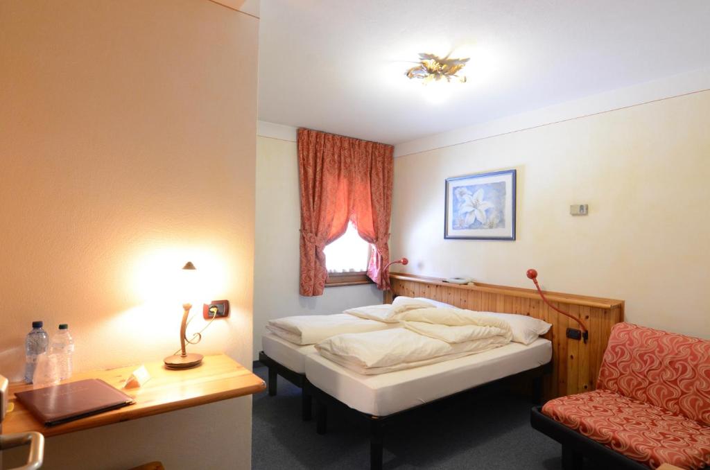 Postel nebo postele na pokoji v ubytování Albergo Alpenrose