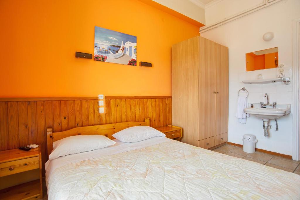 Postel nebo postele na pokoji v ubytování Hotel Athina