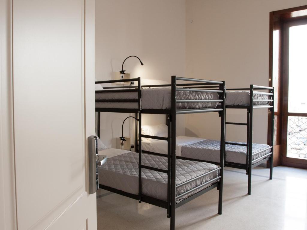 Posteľ alebo postele v izbe v ubytovaní Lobby Collective Hostel - Lecce