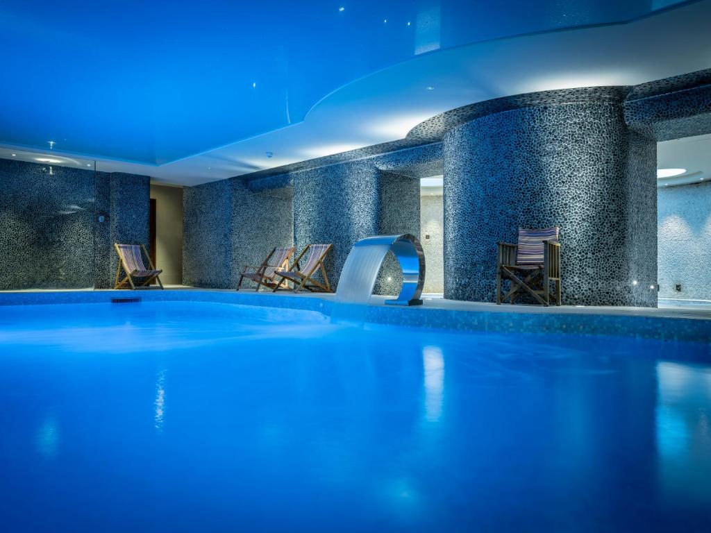 Бассейн в The Headland Hotel and Spa или поблизости