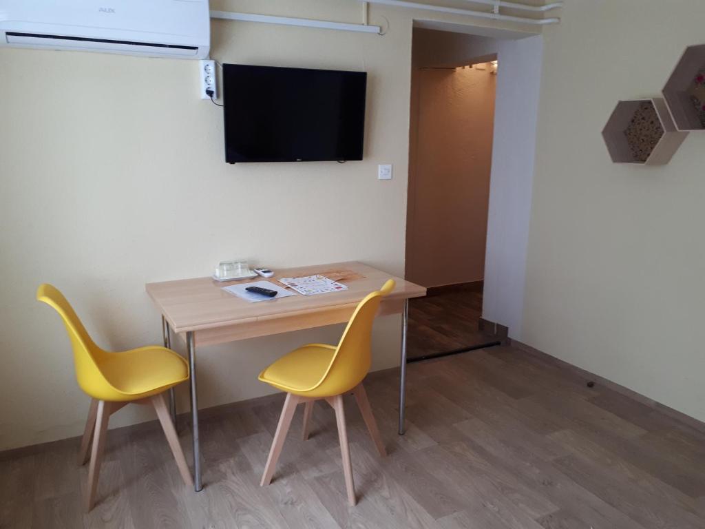 TV a/nebo společenská místnost v ubytování Guest House Tara