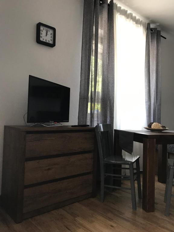 TV a/nebo společenská místnost v ubytování Grocka Apartmani & rooms