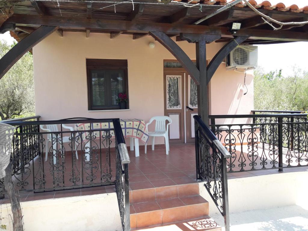 Balkón nebo terasa v ubytování Olympian Garden Home