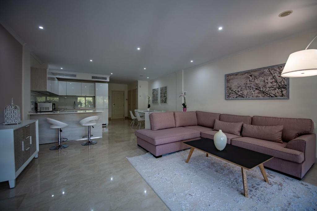 Posedenie v ubytovaní Luxury apartment at Lomas del Rey, Puente Romano