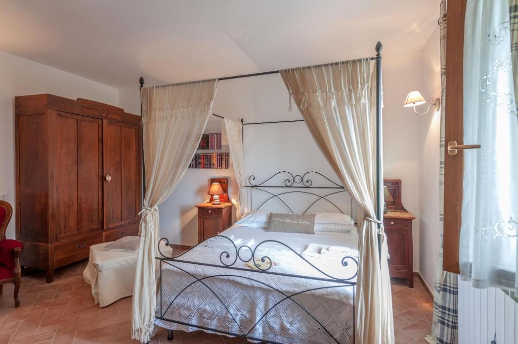 Uma cama ou camas num quarto em Le Tartarughe rooms