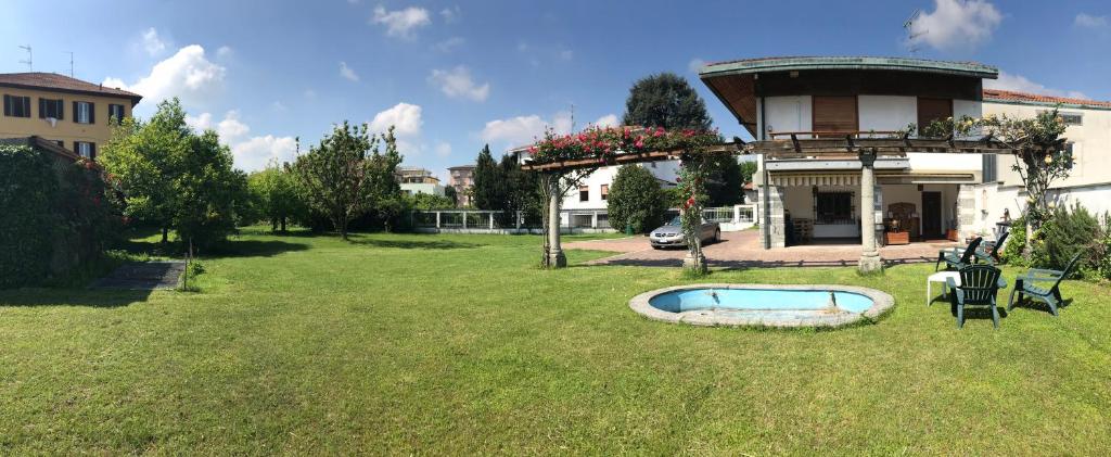 Zahrada ubytování Bella Vita Guesthouse -parcheggio privato interno