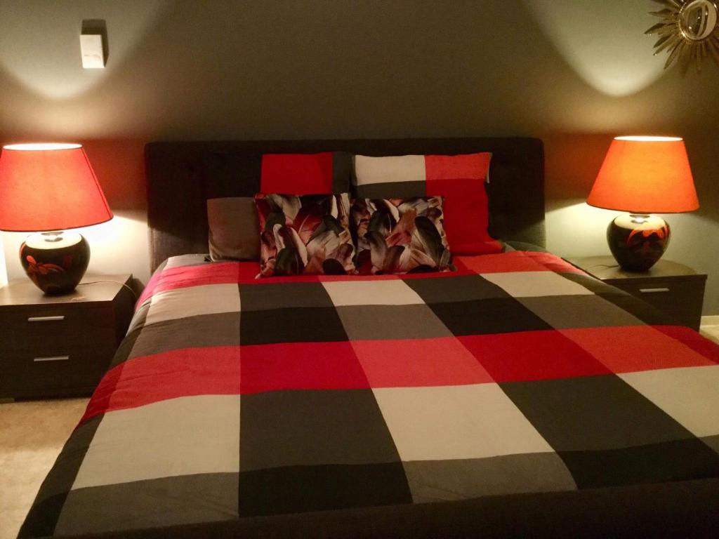 Un pat sau paturi într-o cameră la B&B East&West