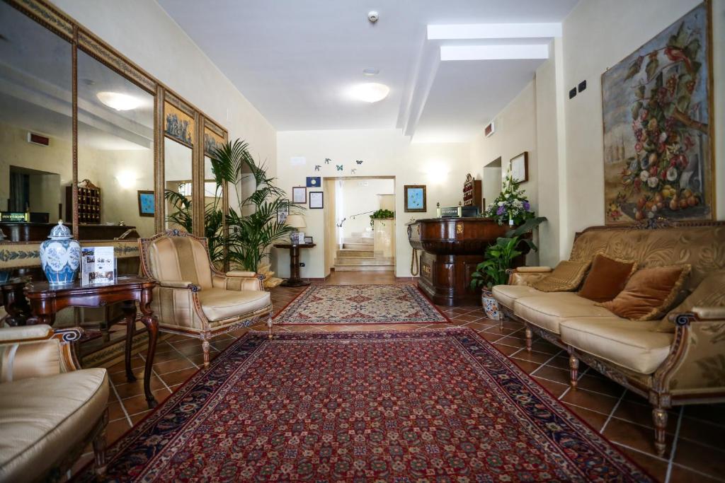 a living room with couches and a rug at Olimpus in Sora