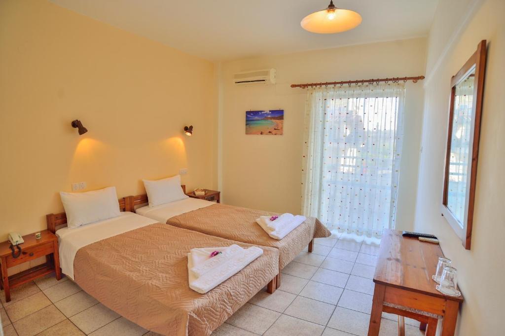 Postel nebo postele na pokoji v ubytování Falassarna Hotel