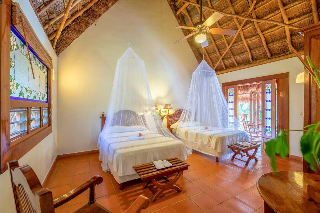 Postel nebo postele na pokoji v ubytování The Lodge At Uxmal