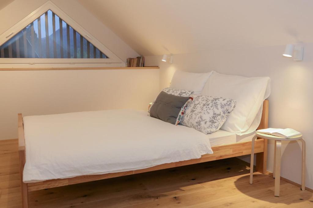 Postel nebo postele na pokoji v ubytování Apartments Alteri Domi