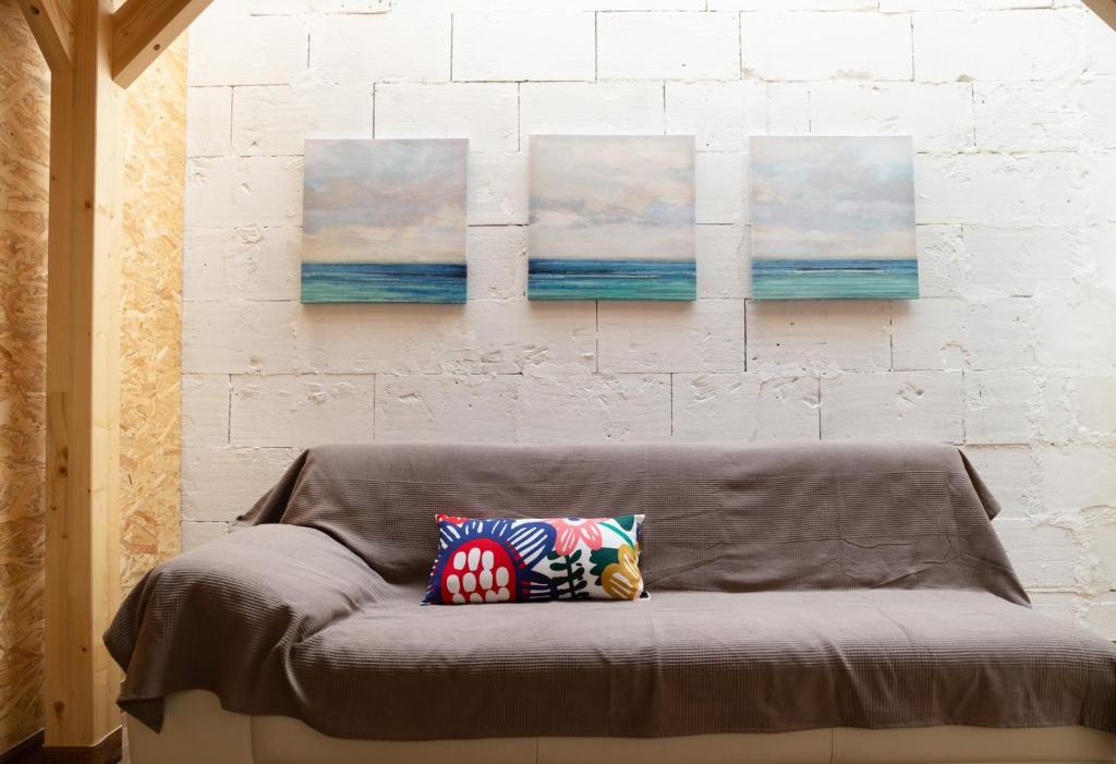 A seating area at Rastlinky.sk Greenhouse Guestrooms
