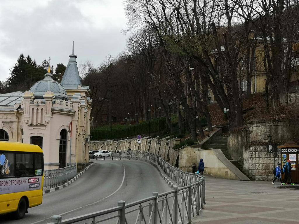 Кисловодск, ул. Дом ярошенко кисловодск. Кисловодск улица садовая. Кисловодск красноармейская 1. Кисловодск улица березовская.