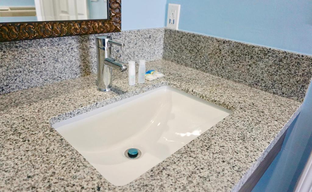 Redondo Beach Motel - LAX - Deluxe Double Room