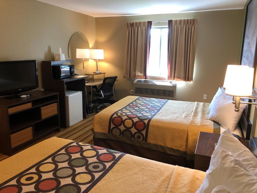 Super 8 by Wyndham S Jordan/Sandy/Slc Area - Queen Room With Two Queen Beds - Non-Smoking