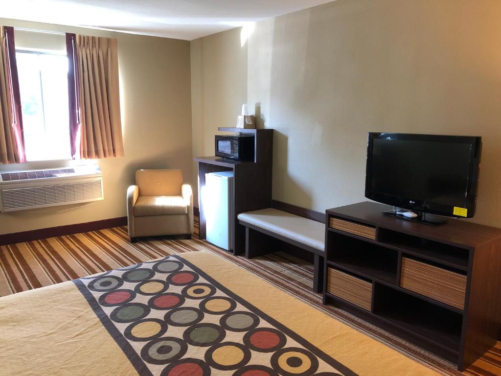 Super 8 by Wyndham S Jordan/Sandy/Slc Area - Queen Room - Disability Access - Non-Smoking