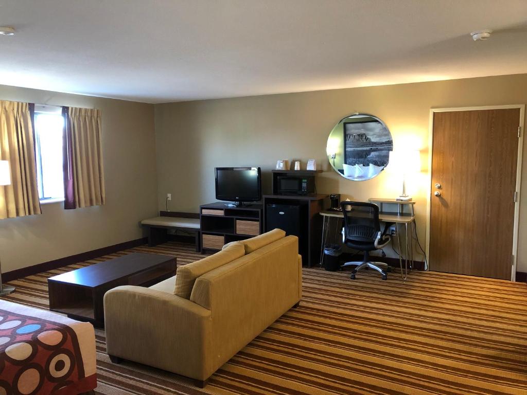 Super 8 by Wyndham S Jordan/Sandy/Slc Area - King Studio Suite - Non-Smoking