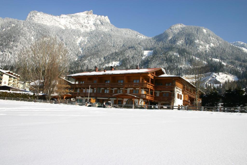 Foto dalla galleria di Frühstückshotel Margret a Maurach