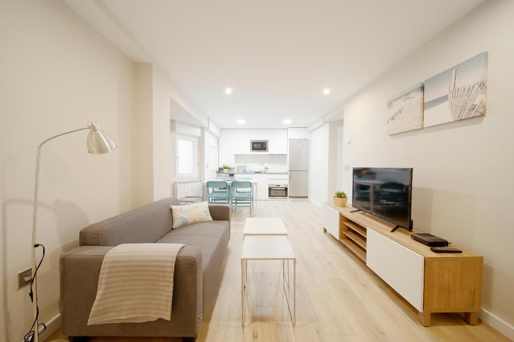 A television and/or entertainment centre at Centro-Nautico III