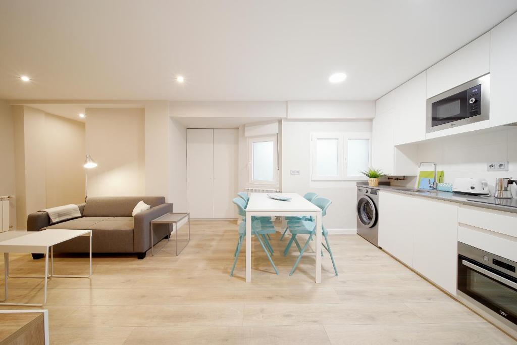 A kitchen or kitchenette at Centro-Nautico III