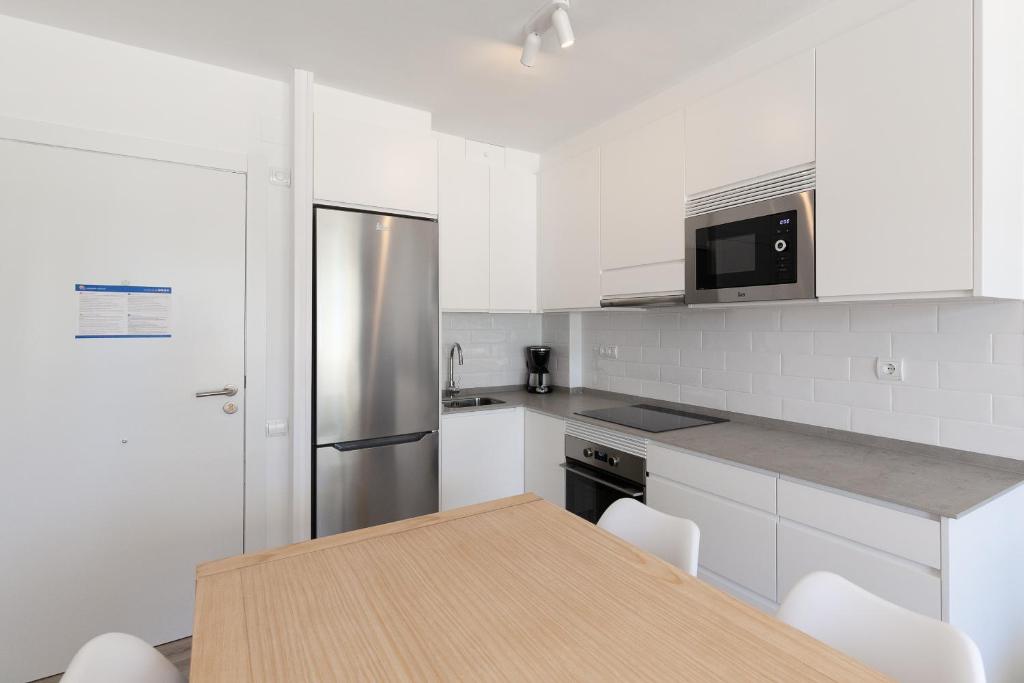Kuchyň nebo kuchyňský kout v ubytování UHC Novelty Apartments