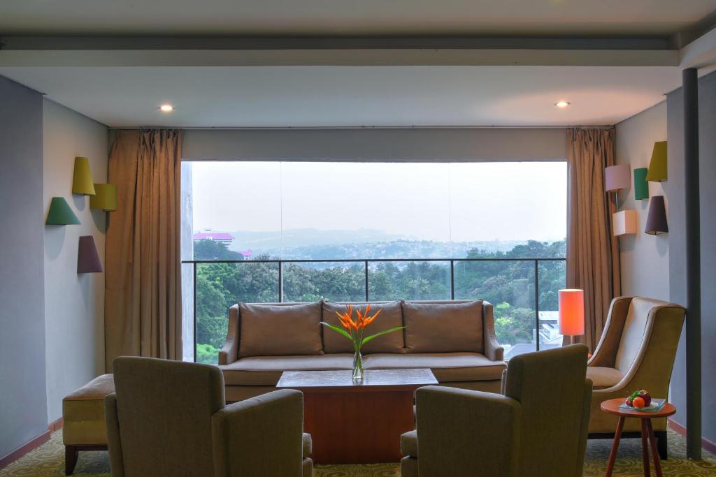Posezení v ubytování Oak Tree Emerald Hotel & Coventions Semarang