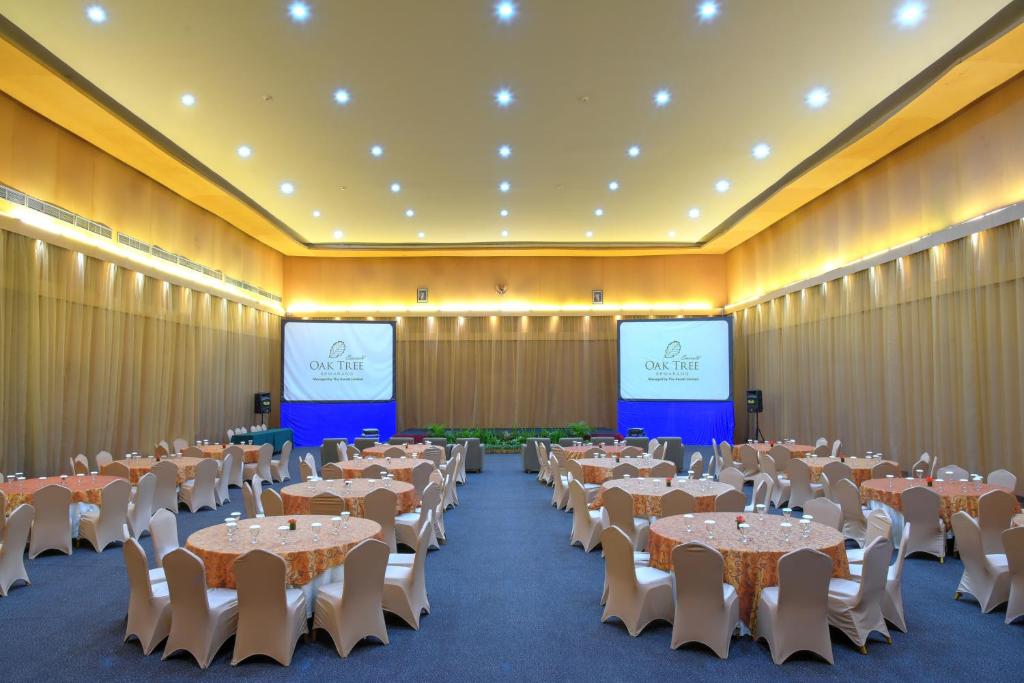 Konferenční prostory v ubytování Oak Tree Emerald Hotel & Coventions Semarang