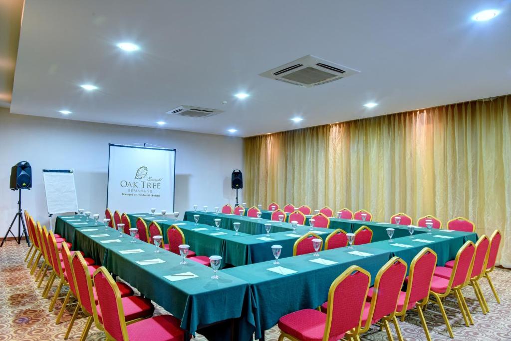 Konferenční prostory v ubytování Oak Tree Emerald Hotel & Coventions Semarang