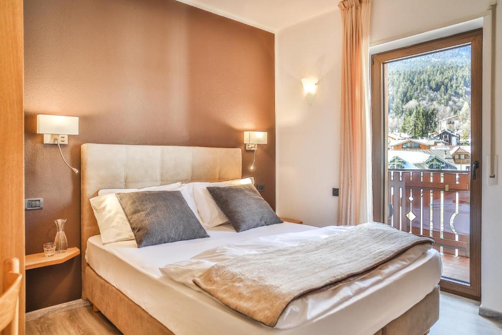 Postel nebo postele na pokoji v ubytování Hotel Rosa Alpina