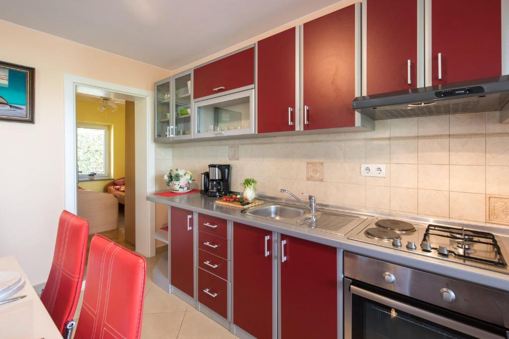Kuchyň nebo kuchyňský kout v ubytování Apartment Josip Malin