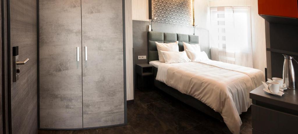 Postel nebo postele na pokoji v ubytování premium by GS Hotel