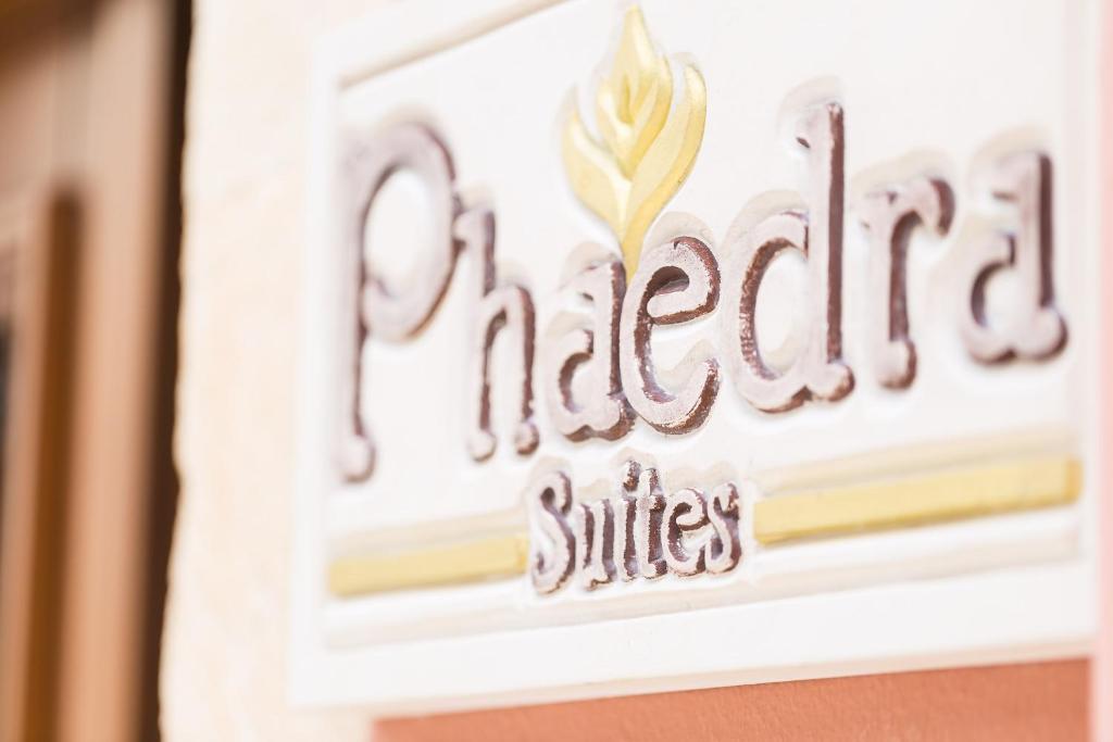 Certifikát, hodnocení, plakát nebo jiný dokument vystavený v ubytování Phaedra Suites