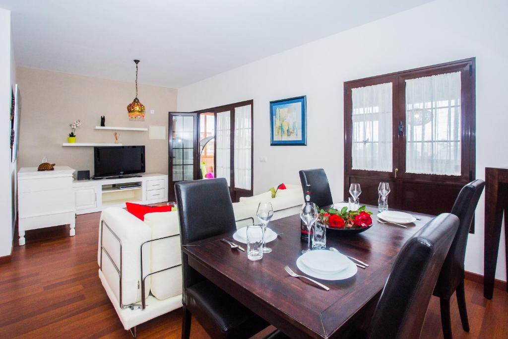 A television and/or entertainment centre at Casa Lola