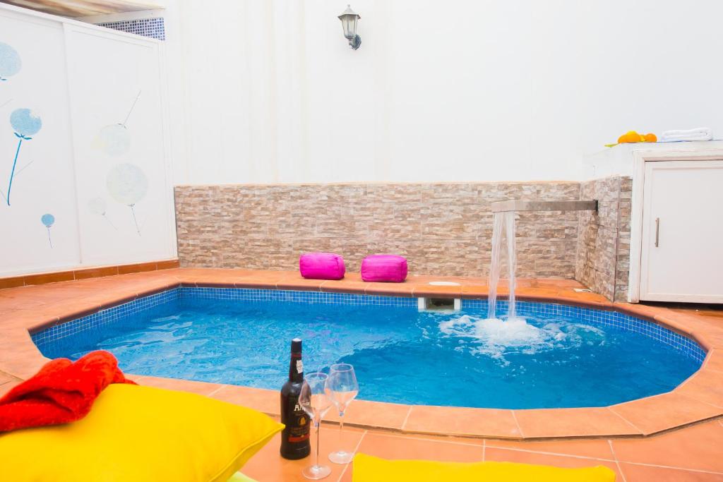 The swimming pool at or close to Casa Lola