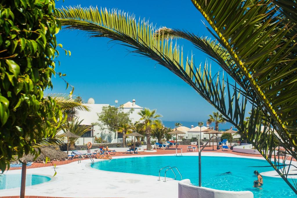 The swimming pool at or close to Casa Lola