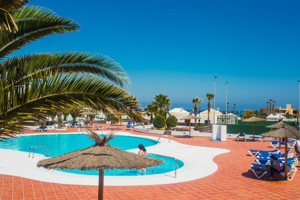 The swimming pool at or close to Casa Lola