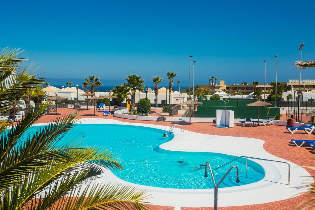 The swimming pool at or close to Casa Lola