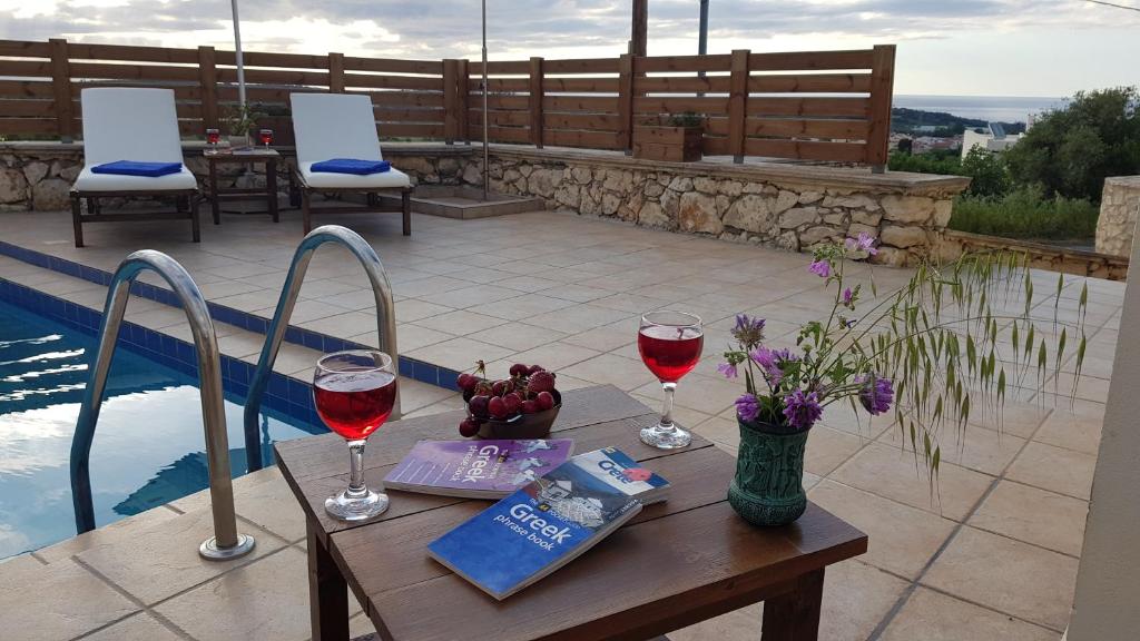 Bazén v ubytování Sharon's Stone Villa nebo v jeho okolí
