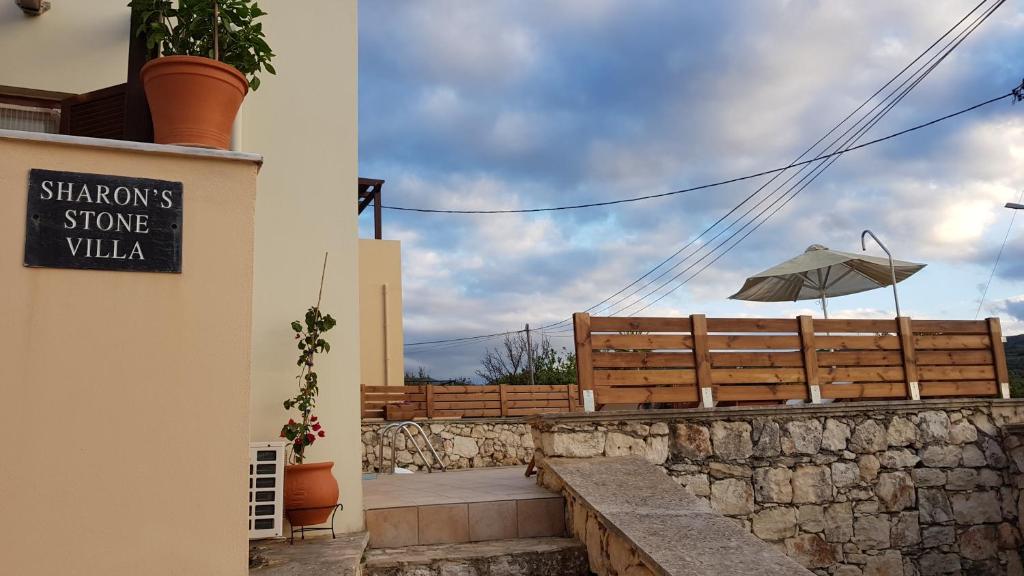 Fotografie z fotogalerie ubytování Sharon's Stone Villa v destinaci Réthymno