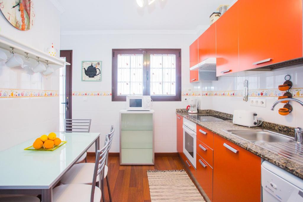 A kitchen or kitchenette at Casa Lola