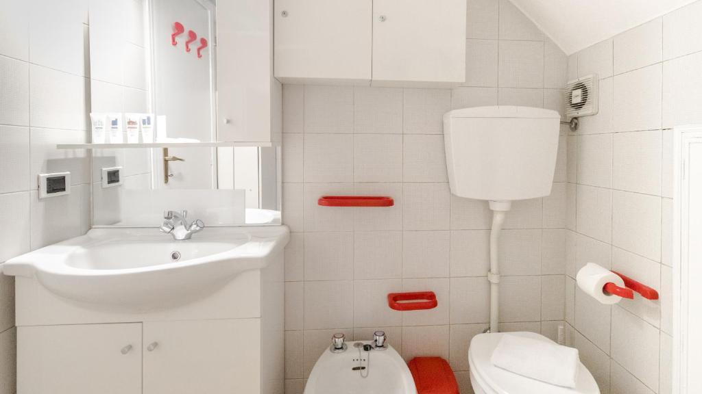 A bathroom at Italianway - Washington 91