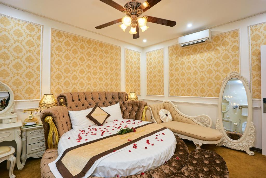 Posezení v ubytování King's Hotel Mỹ Đình