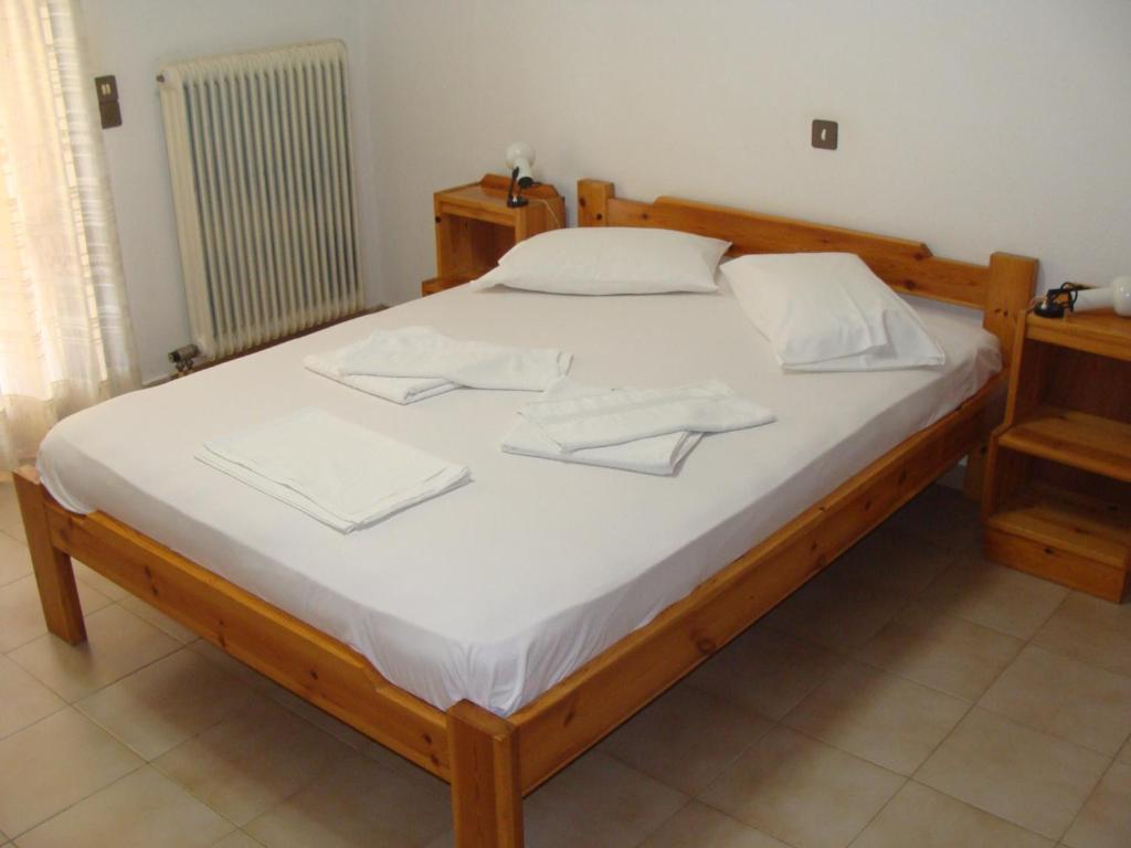 Łóżko lub łóżka w pokoju w obiekcie Hotel Aris