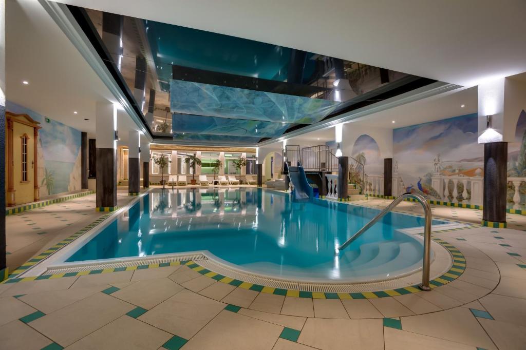 Bazén v ubytování Wellnessresidenz Schalber nebo v jeho okolí