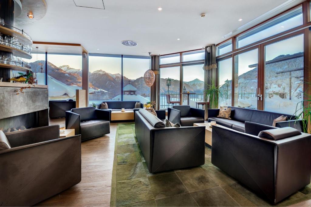 Nespecifikovaný výhled na hory nebo výhled na hory při pohledu z hotelu
