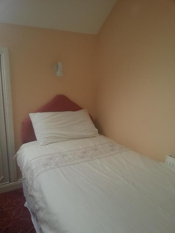 Postel nebo postele na pokoji v ubytování Aran View - Radharc Arainn B&B