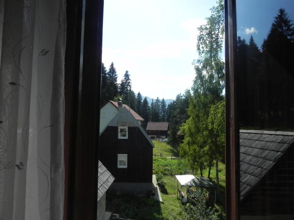 Apartments Vuković - Two-Bedroom Apartment With Terrace