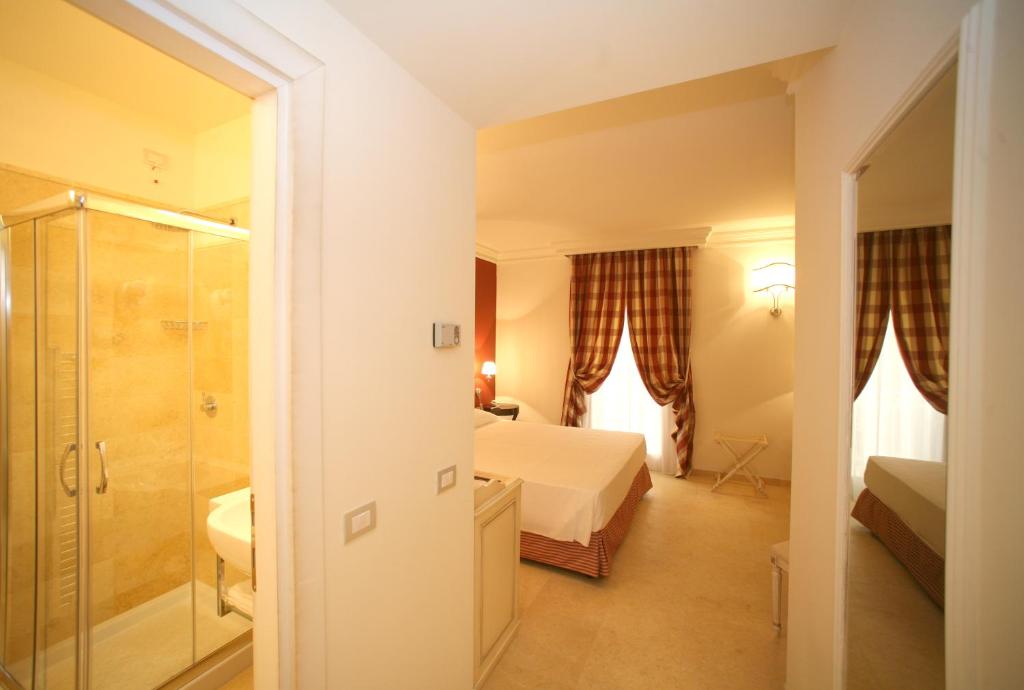 Postel nebo postele na pokoji v ubytování Palace Hotel Vieste
