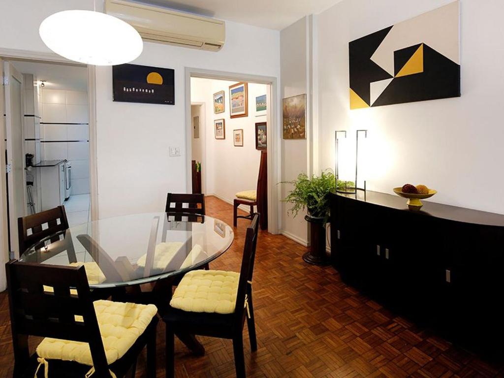  Estiloso 3 quartos para 6 pessoas no posto 5 em Copacabana!